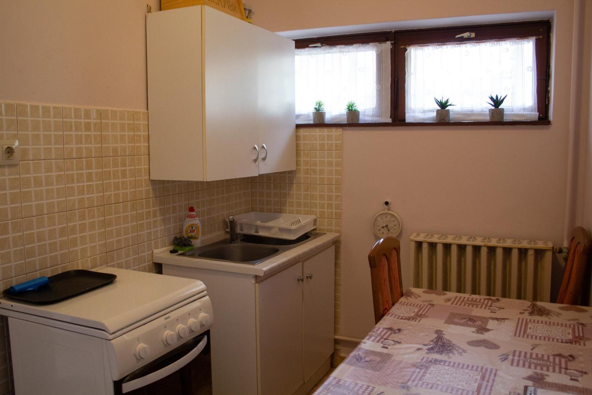 Fitt Maganszallashely Sásd Extérieur photo