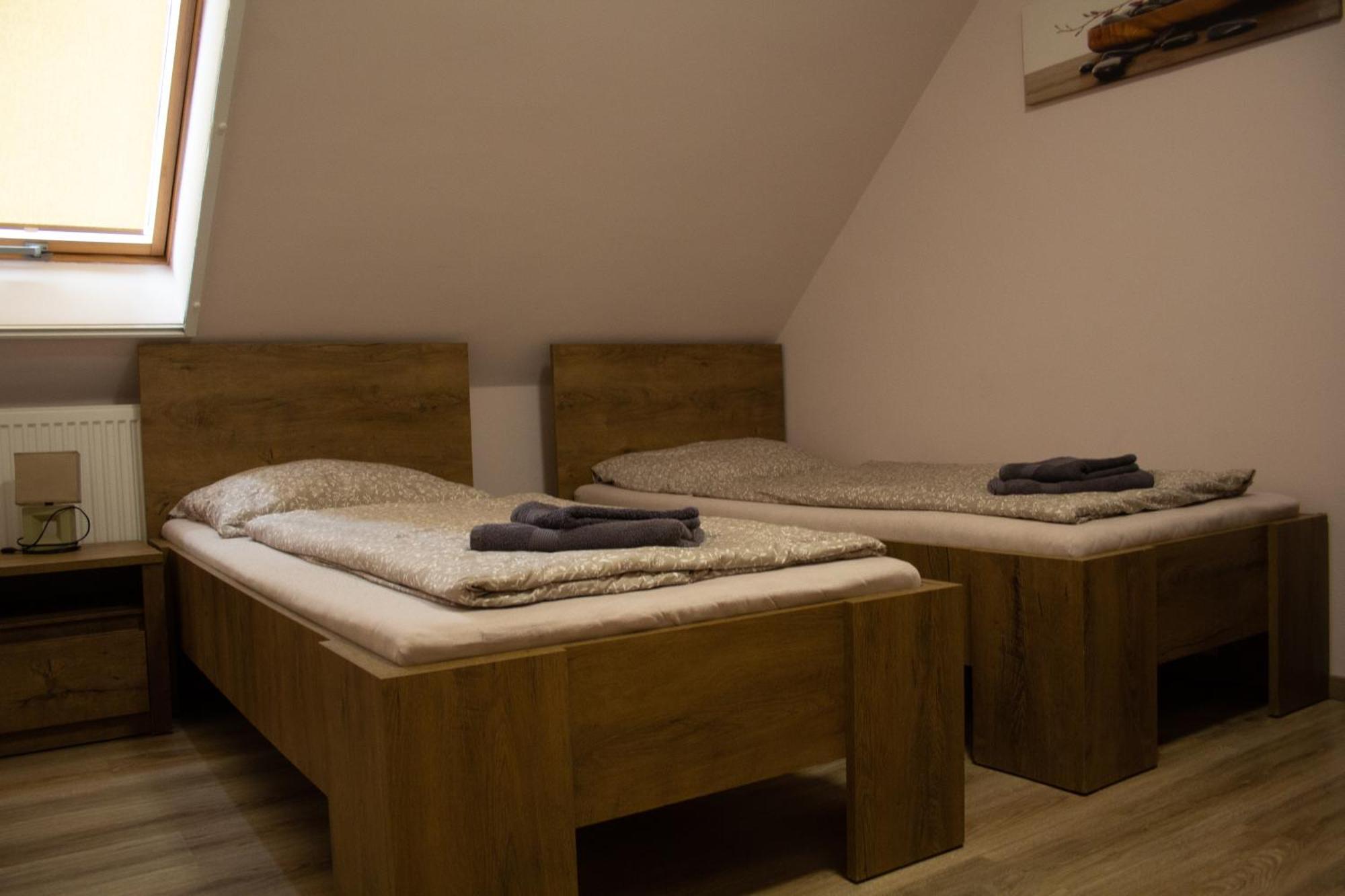 Fitt Maganszallashely Sásd Extérieur photo