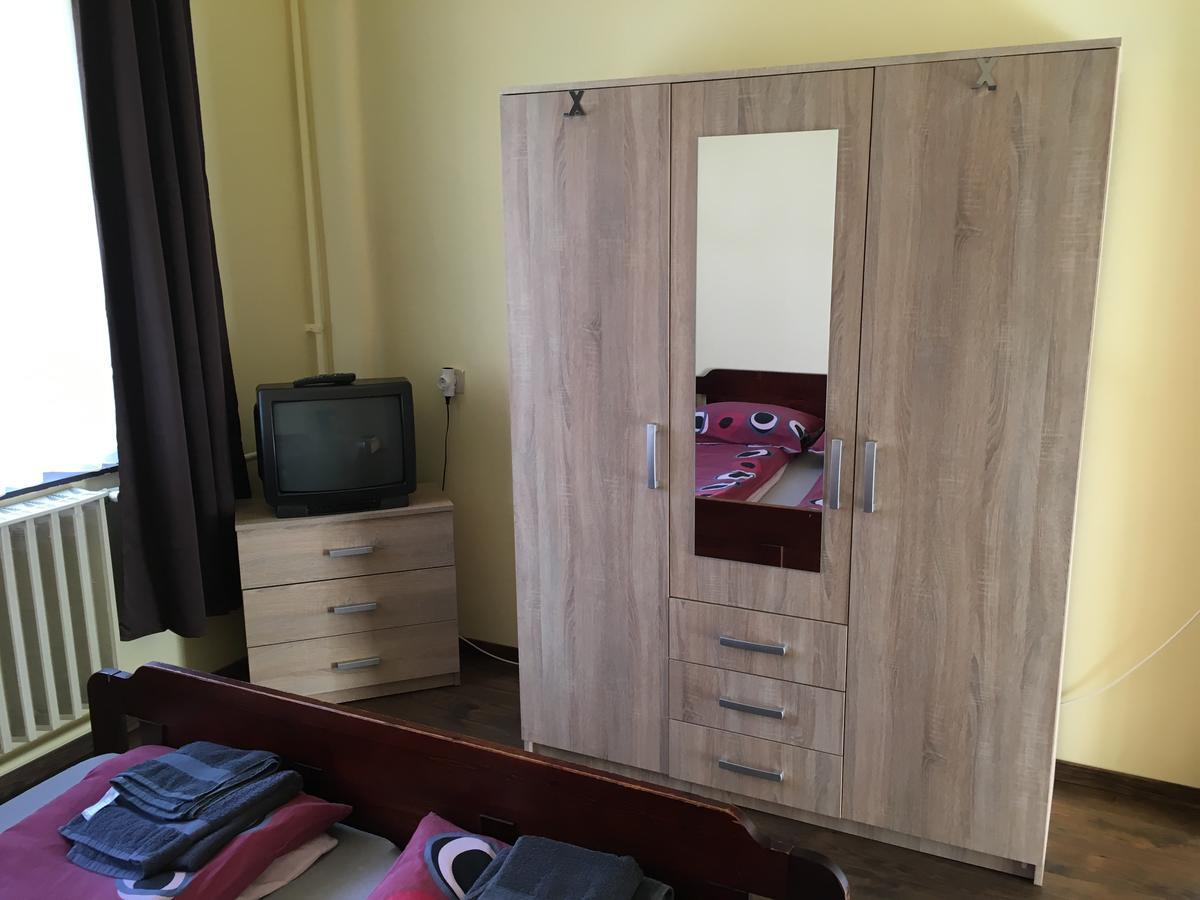 Fitt Maganszallashely Sásd Extérieur photo