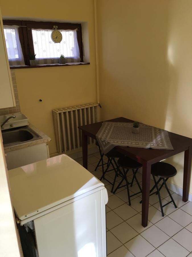 Fitt Maganszallashely Sásd Extérieur photo