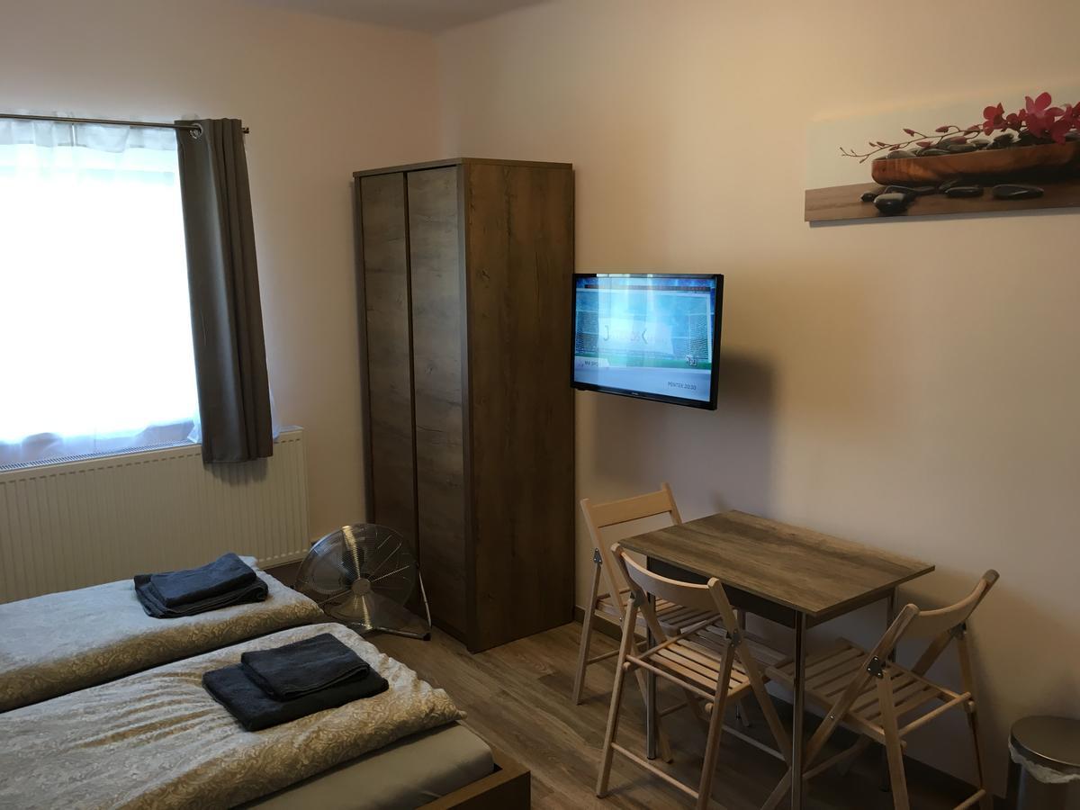 Fitt Maganszallashely Sásd Extérieur photo
